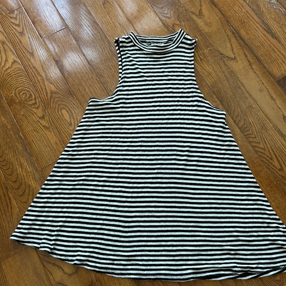 Sale: 5 for $10 - Mossimo S fit flarę tank top shirt - Picture 1 of 4